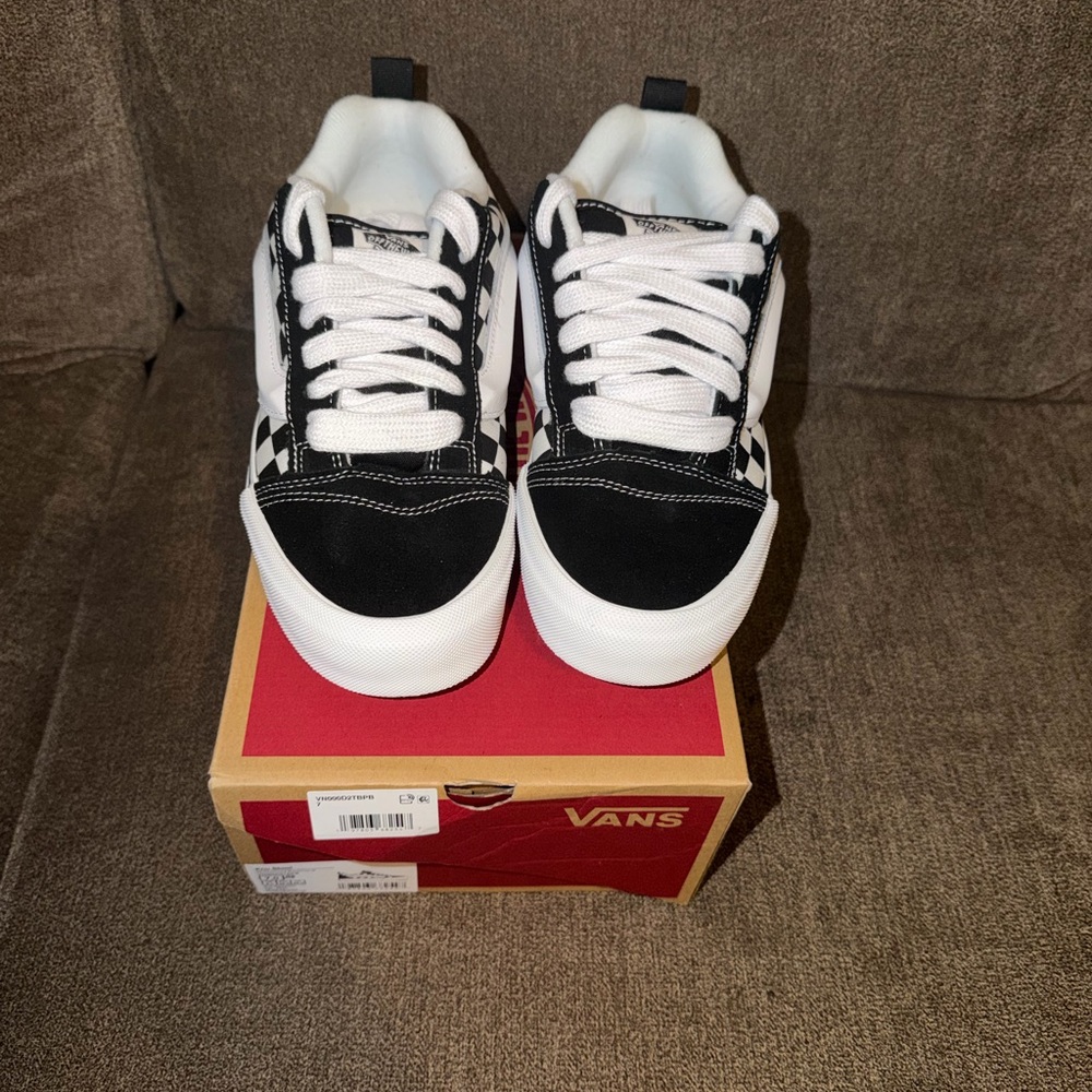 Vans Men’s Black & White Checkerboard Low-Top Sneakers Size 7